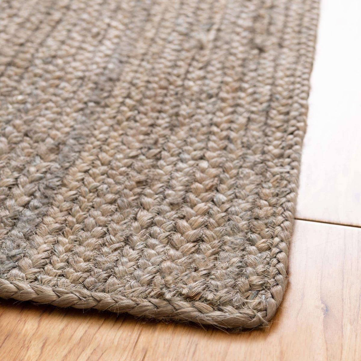 Rechteck Teppich Braided Jute in Grau von Hadorn™ - Lifestyle Image