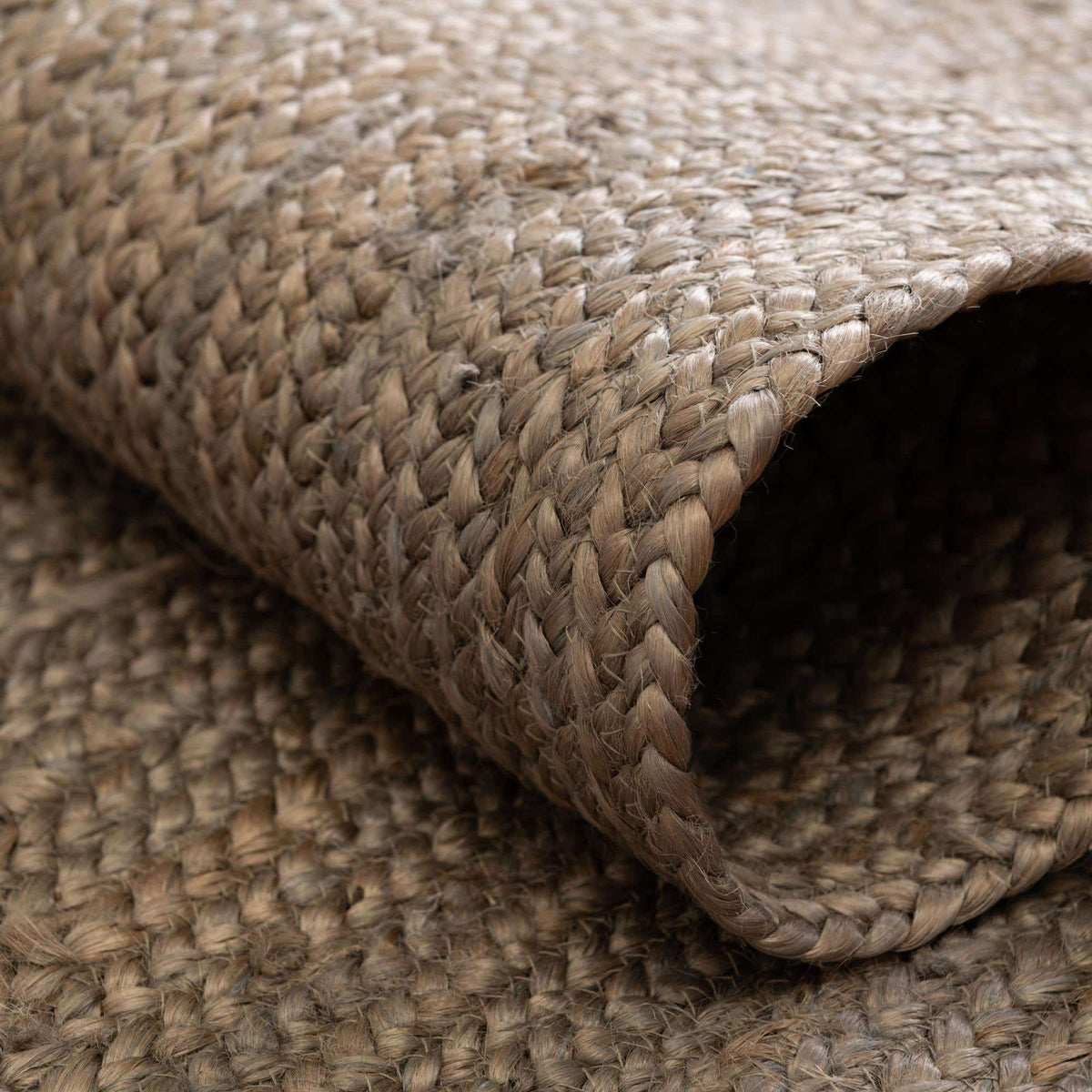 Rechteck Teppich Braided Jute in Grau von Hadorn™ - Lifestyle Image