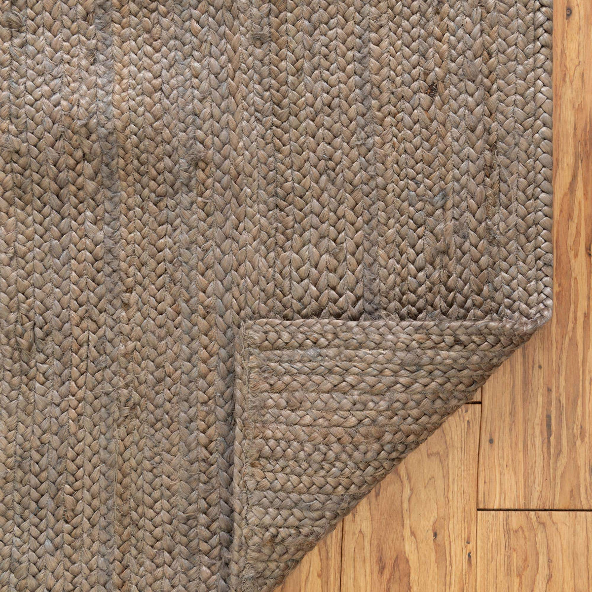 Rechteck Teppich Braided Jute in Grau von Hadorn™ - Lifestyle Image