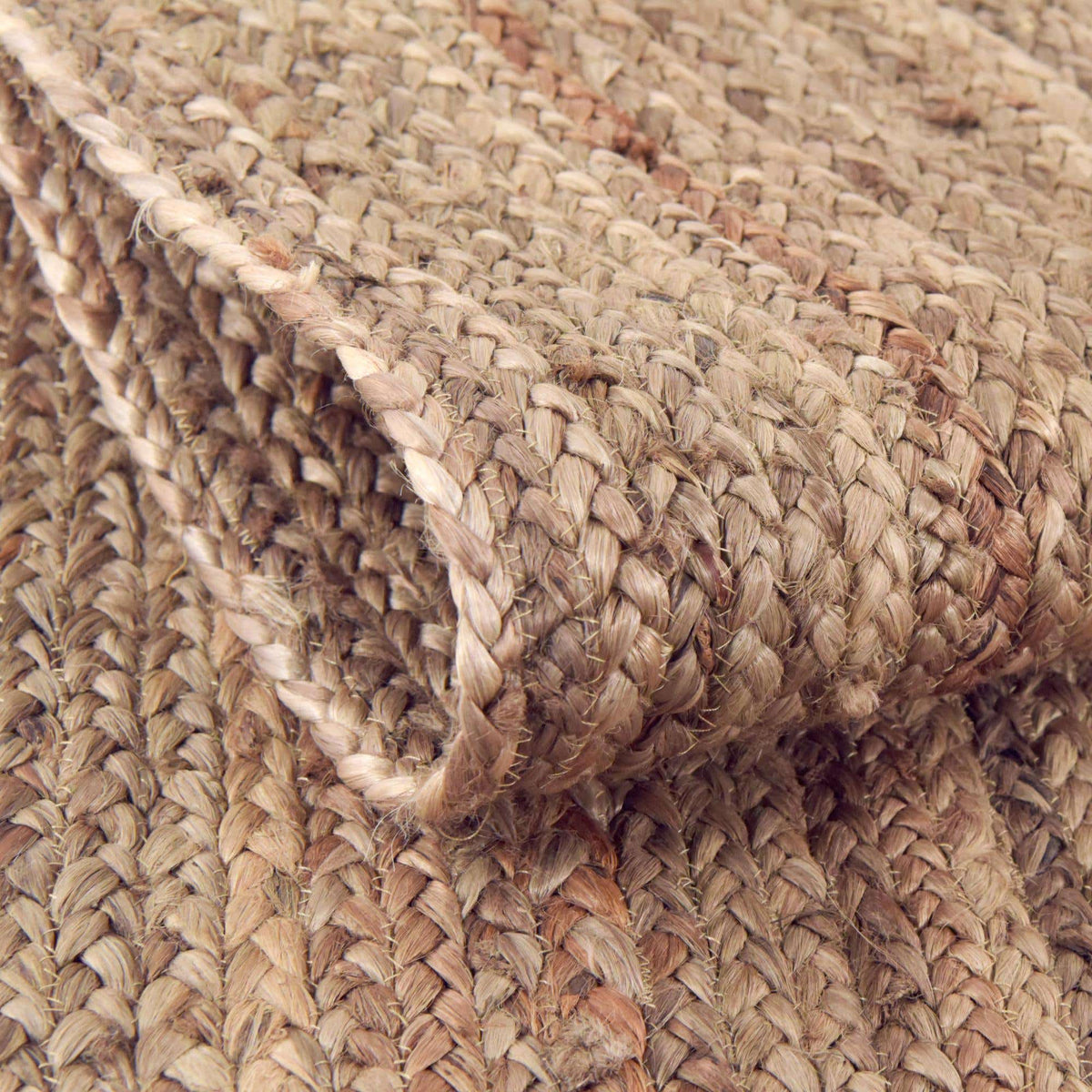 Quadratisch Teppich Braided Jute in Natürlich von Hadorn™ - Lifestyle Image