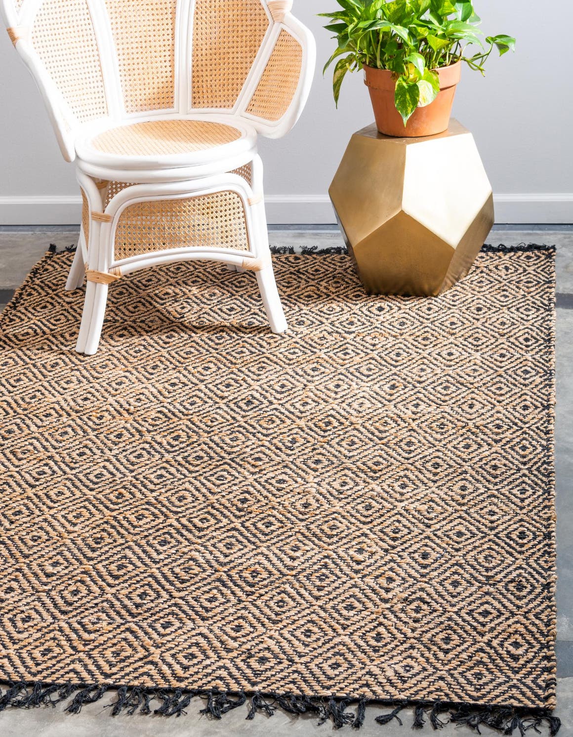 Rechteck Teppich Braided Jute in Schwarz von Hadorn™ - Lifestyle Image
