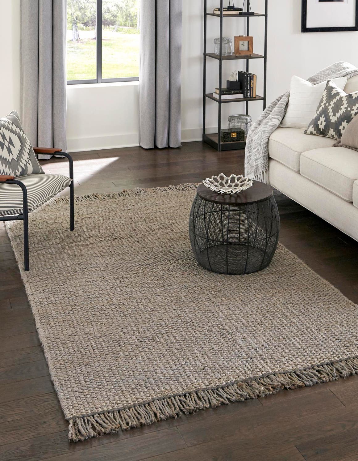 Rechteck Handgeflochten Teppich Chunky Jute in Grau von Hadorn™ - Lifestyle Image