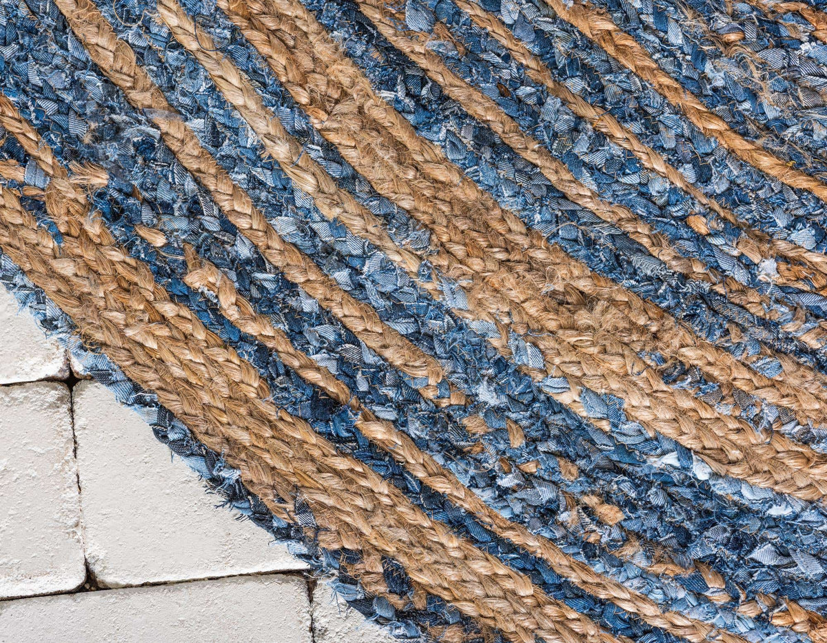 Oval Teppich Braided Chindi in Blau von Hadorn™ - Lifestyle Image