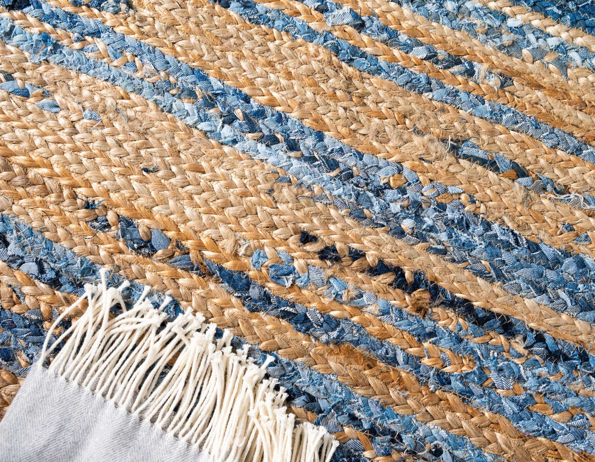 Oval Teppich Braided Chindi in Blau von Hadorn™ - Lifestyle Image