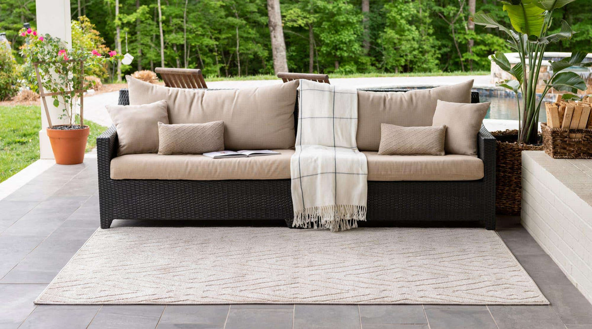 Rechteck Outdoor Teppich Sabrina Soto Outdoor in Beige von Hadorn™ - Lifestyle Image