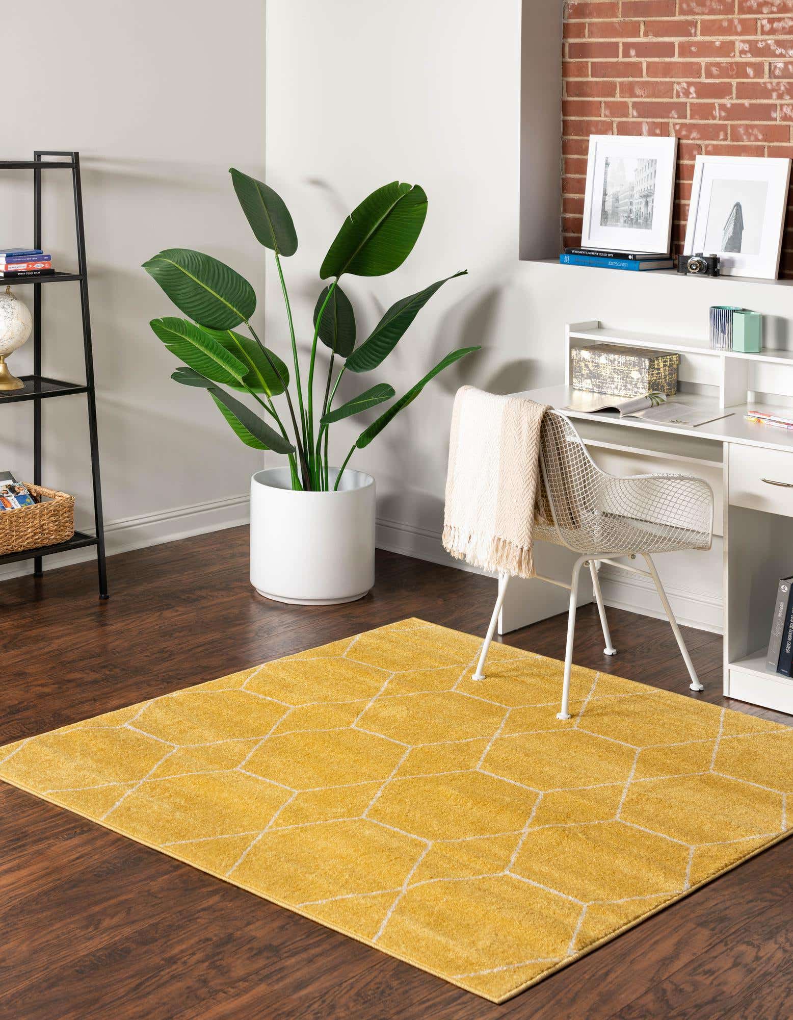 Quadratisch Teppich Trellis Frieze in Gelb von Hadorn™ - Lifestyle Image