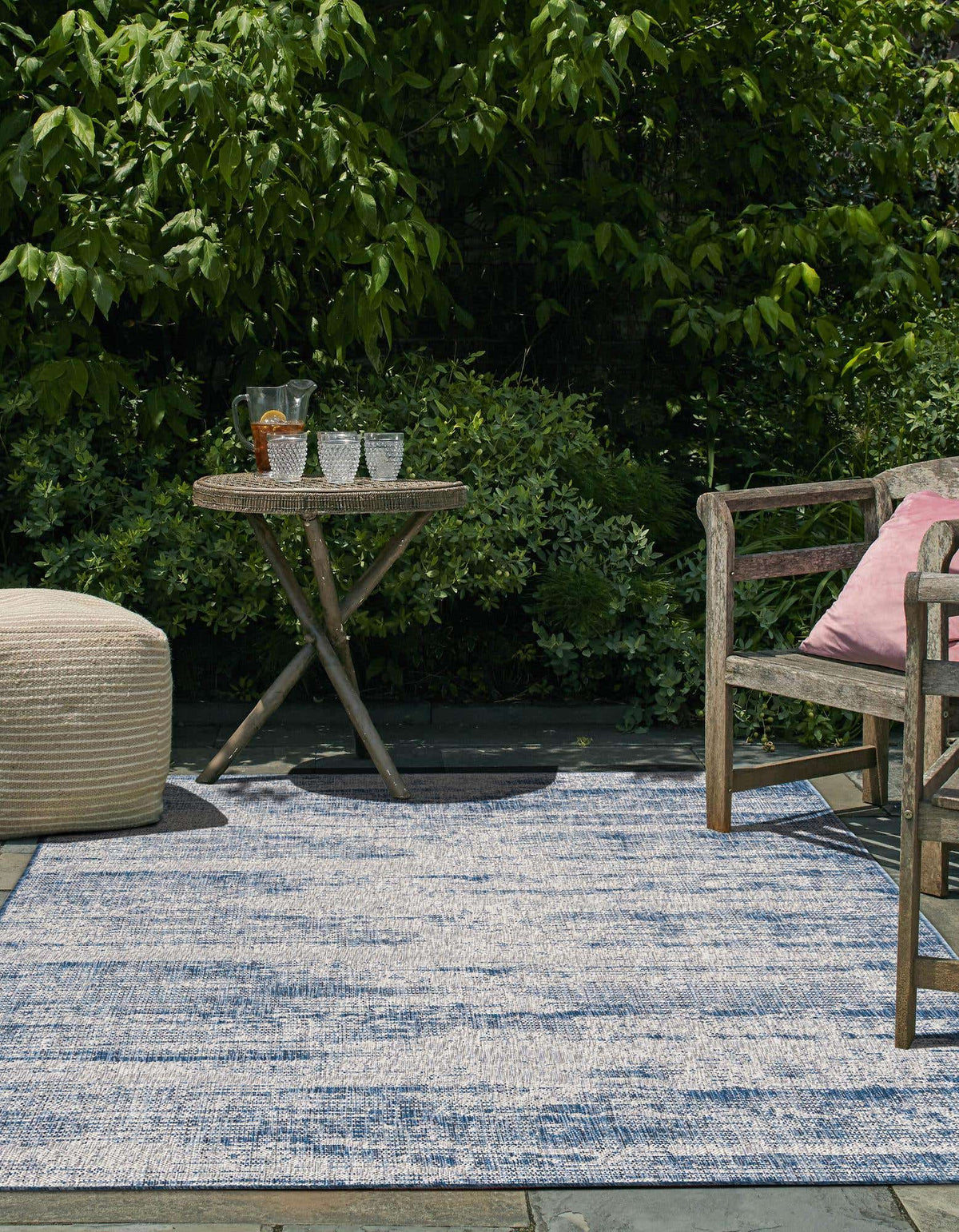 Rechteck Outdoor Teppich Outdoor Modern in Blau von Hadorn™ - Lifestyle Image