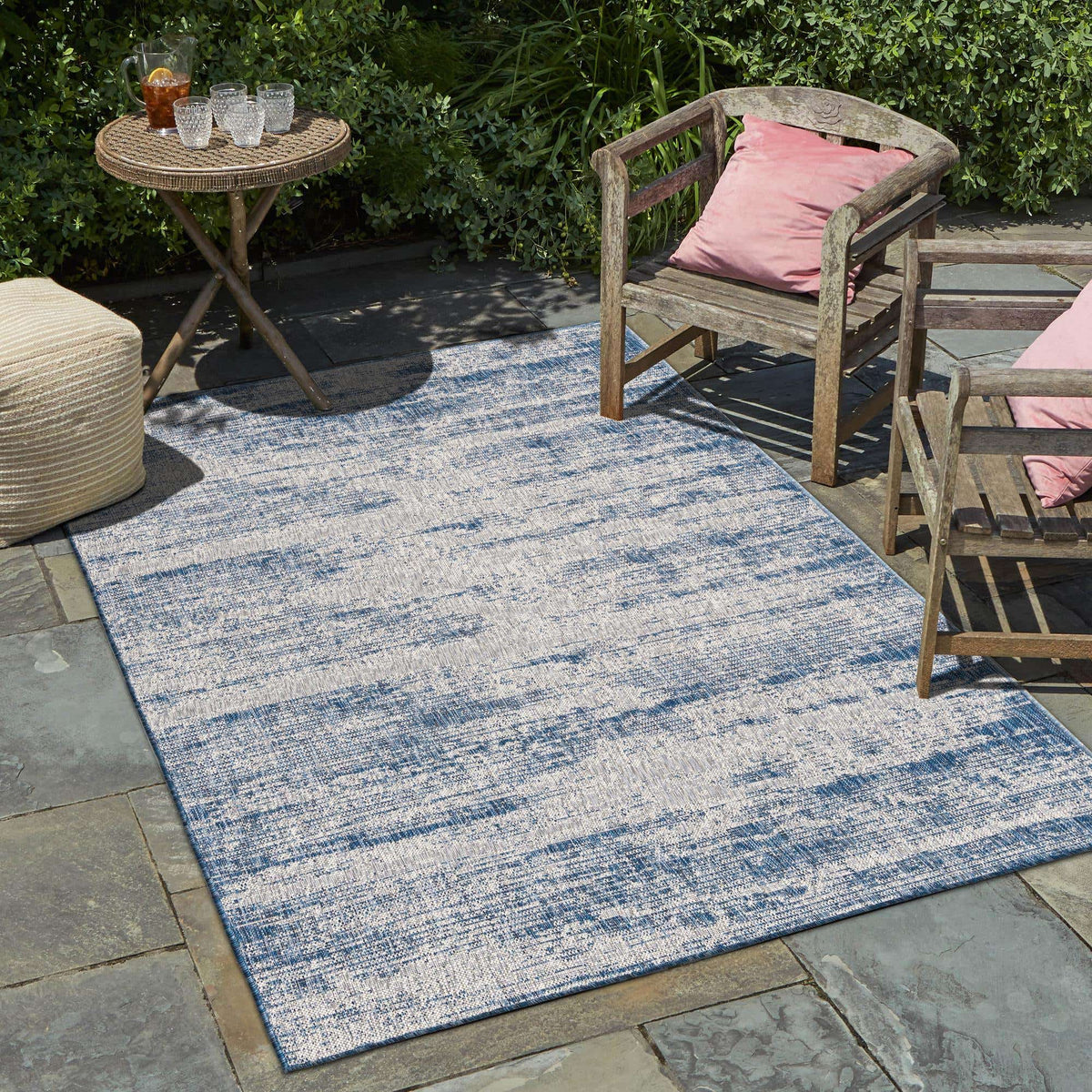 Rechteck Outdoor Teppich Outdoor Modern in Blau von Hadorn™ - Lifestyle Image