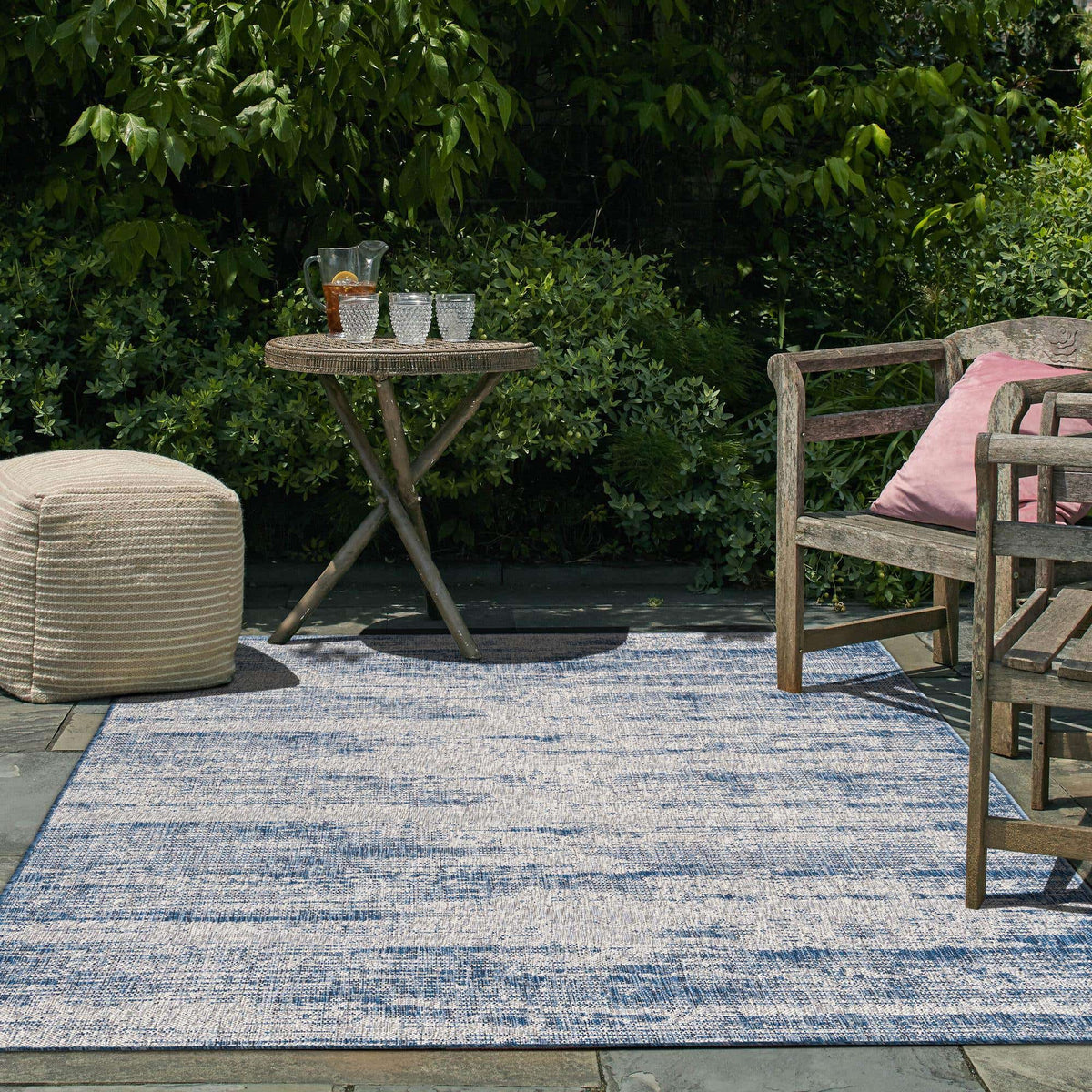 Rechteck Outdoor Teppich Outdoor Modern in Blau von Hadorn™ - Lifestyle Image